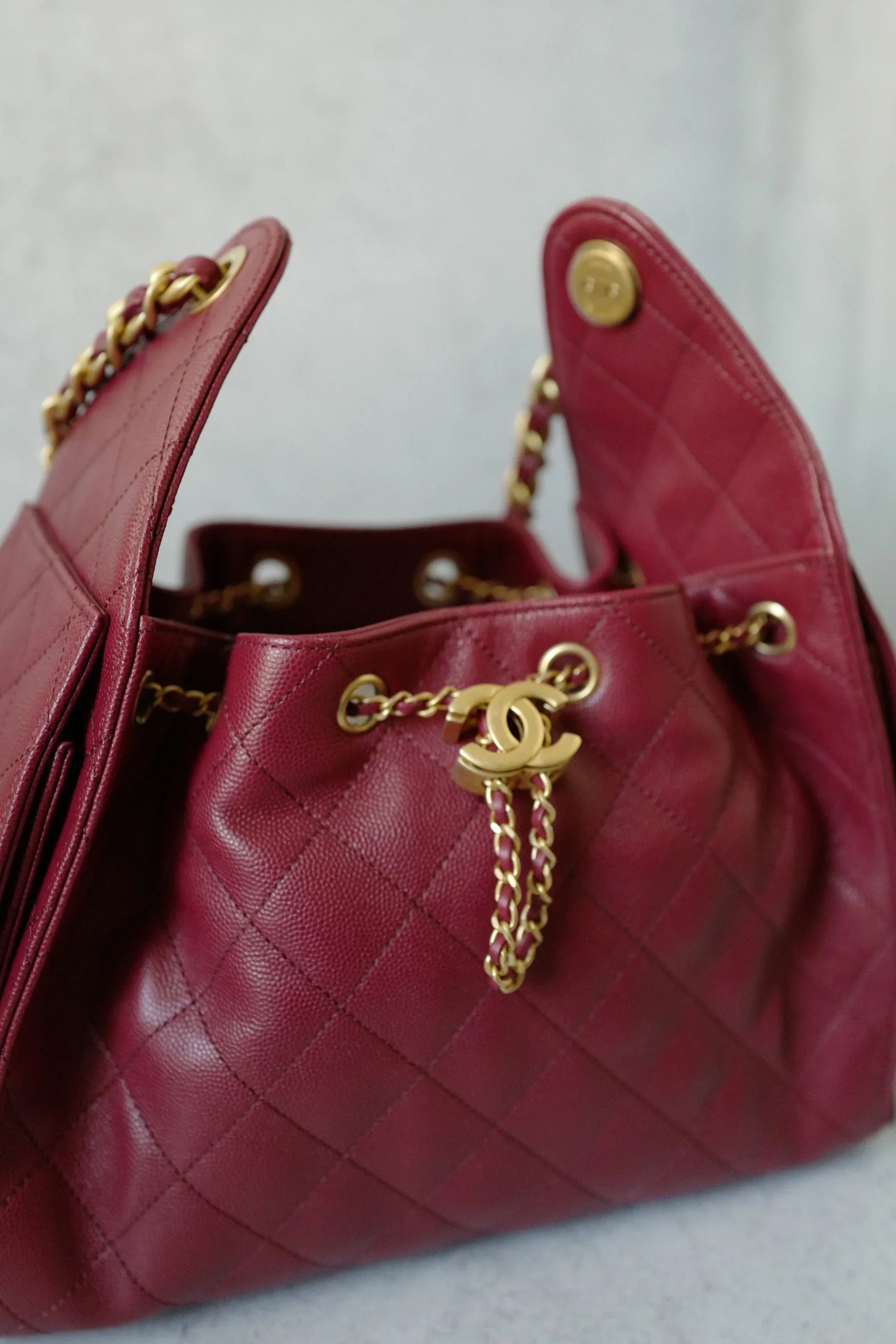 Chanel Quilted 25 Handbag Medium in Black - image 4 | MOAH