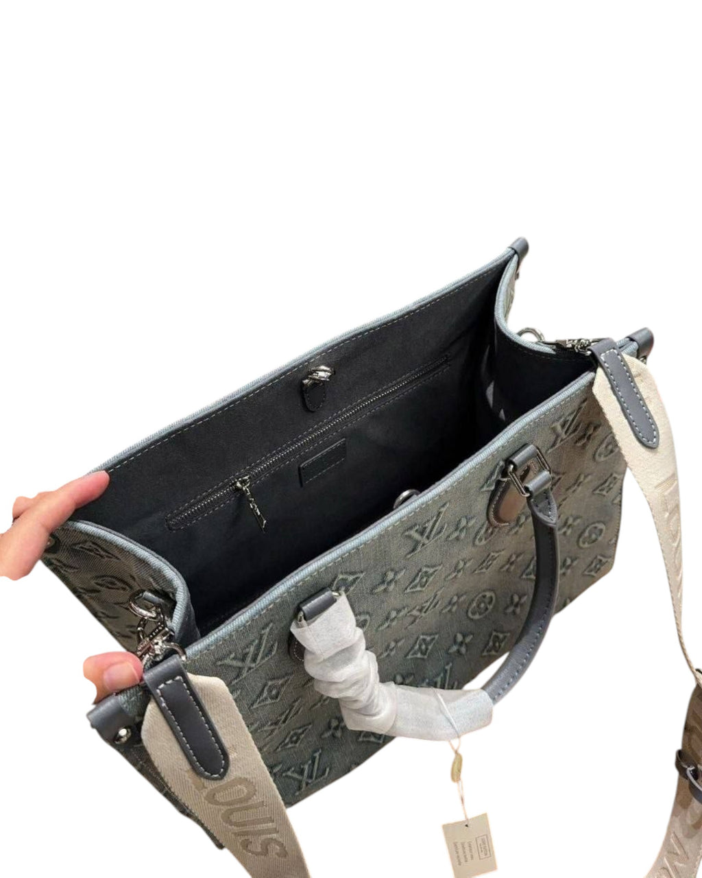 Louis Vuitton OnTheGo PM – Denim with Coin Pouch in Blue - image 4 | MOAH