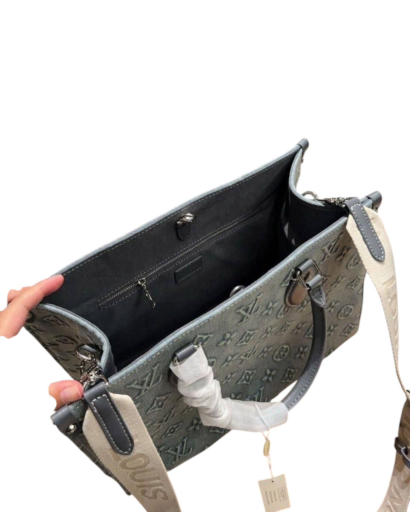 Louis Vuitton OnTheGo PM – Denim with Coin Pouch in Blue - image 4 | MOAH